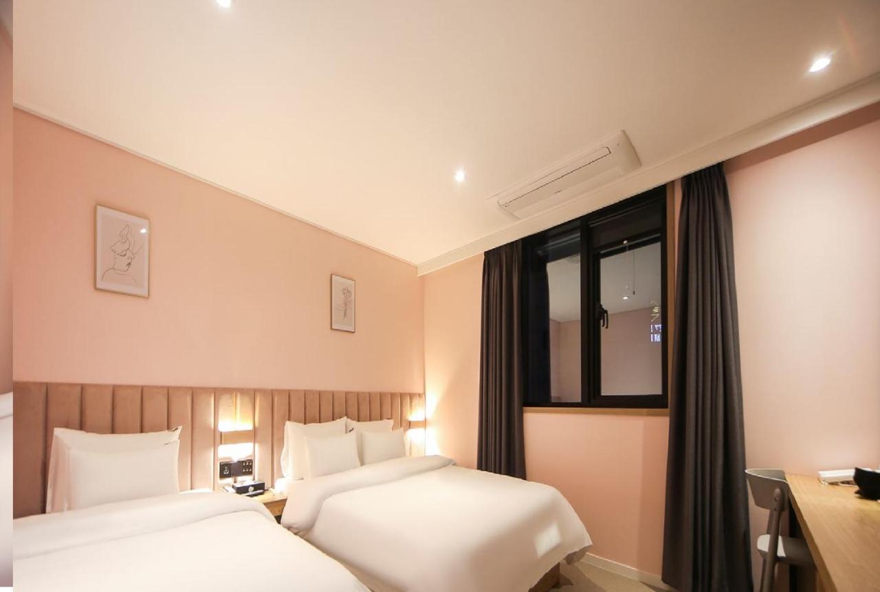 Hotel Lazy Heaven Changwon Exteriör bild