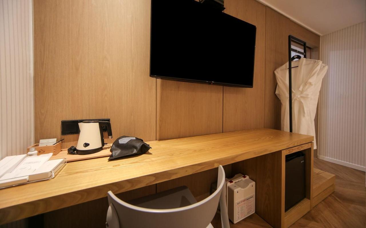 Hotel Lazy Heaven Changwon Exteriör bild