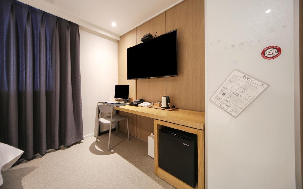 Hotel Lazy Heaven Changwon Exteriör bild
