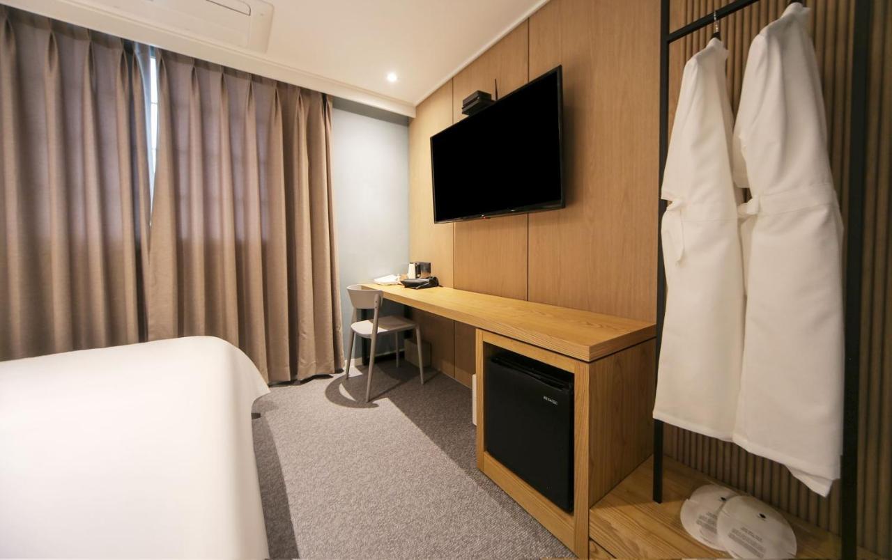 Hotel Lazy Heaven Changwon Exteriör bild