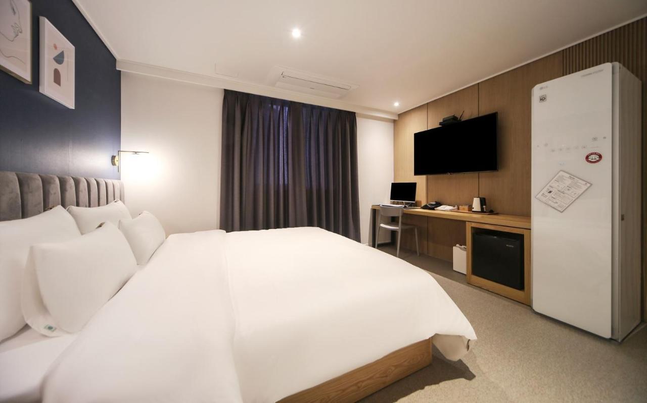 Hotel Lazy Heaven Changwon Exteriör bild