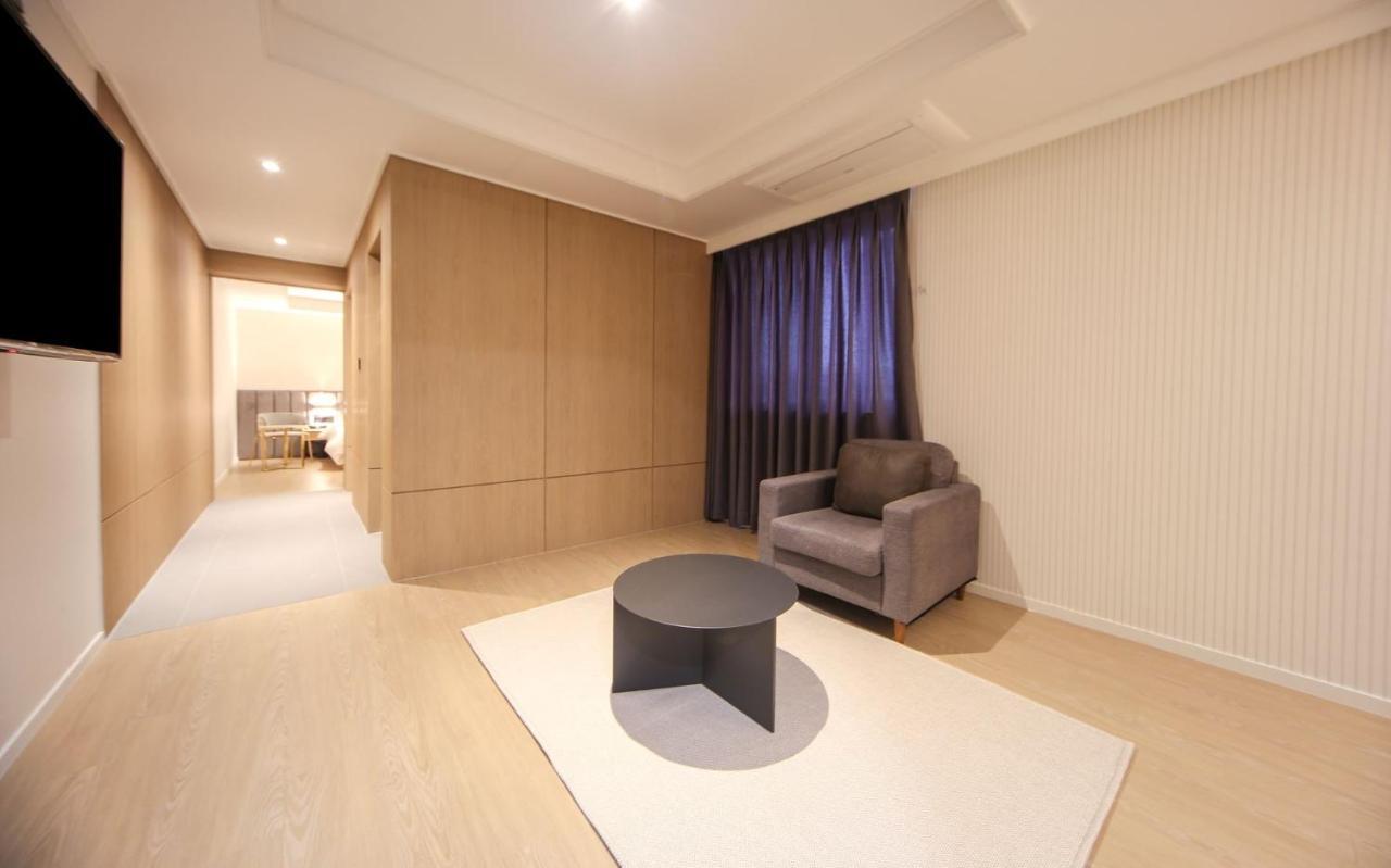 Hotel Lazy Heaven Changwon Exteriör bild