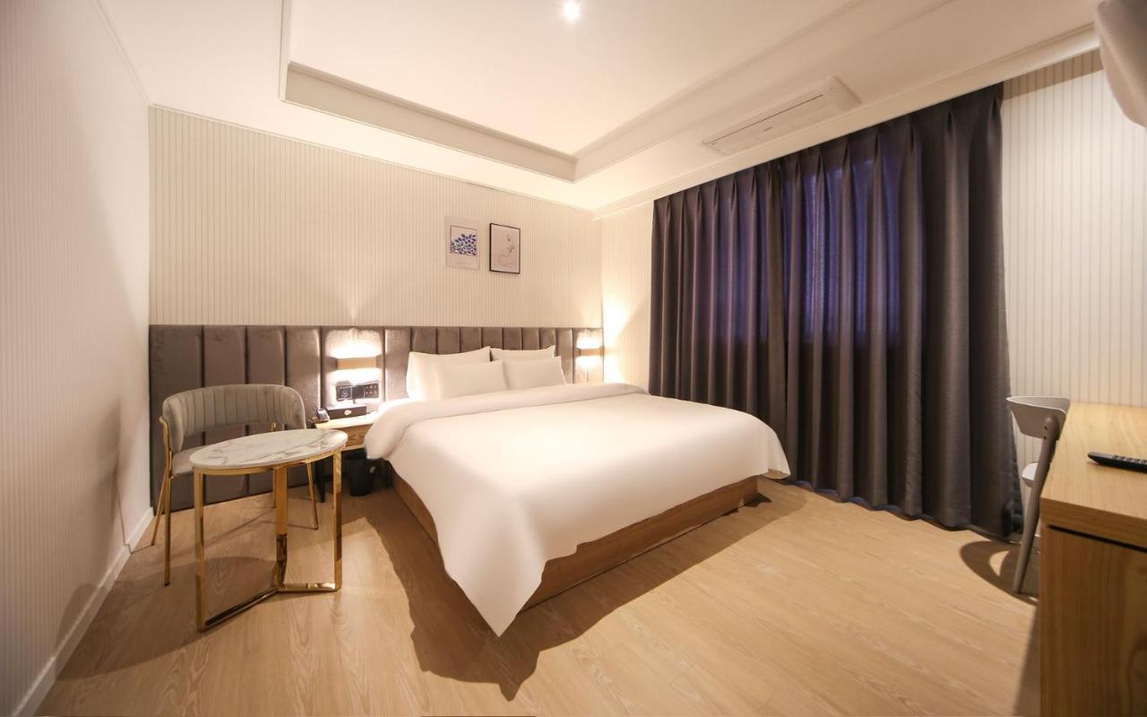 Hotel Lazy Heaven Changwon Exteriör bild