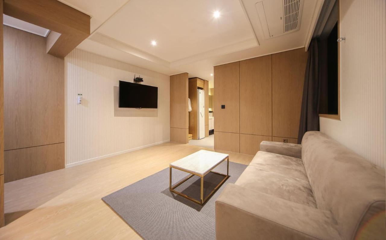 Hotel Lazy Heaven Changwon Exteriör bild