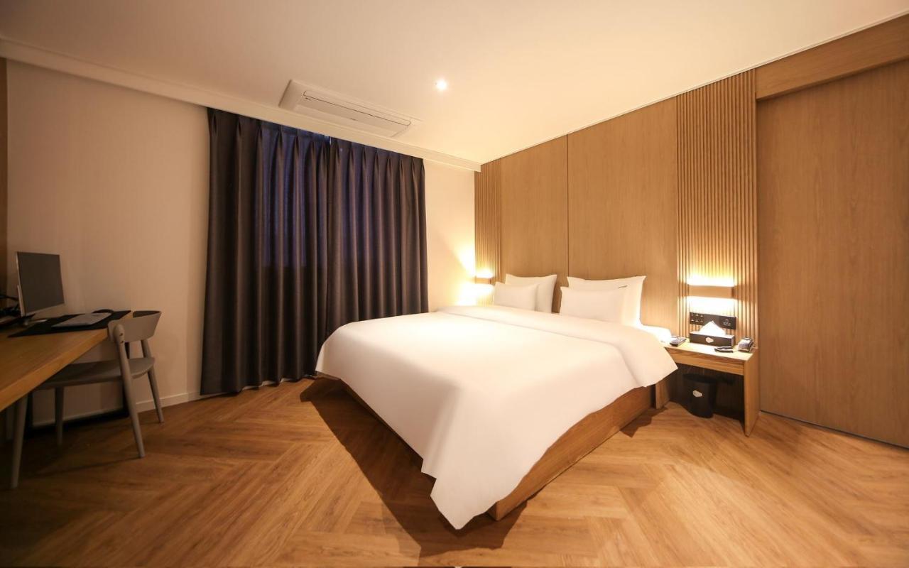 Hotel Lazy Heaven Changwon Exteriör bild