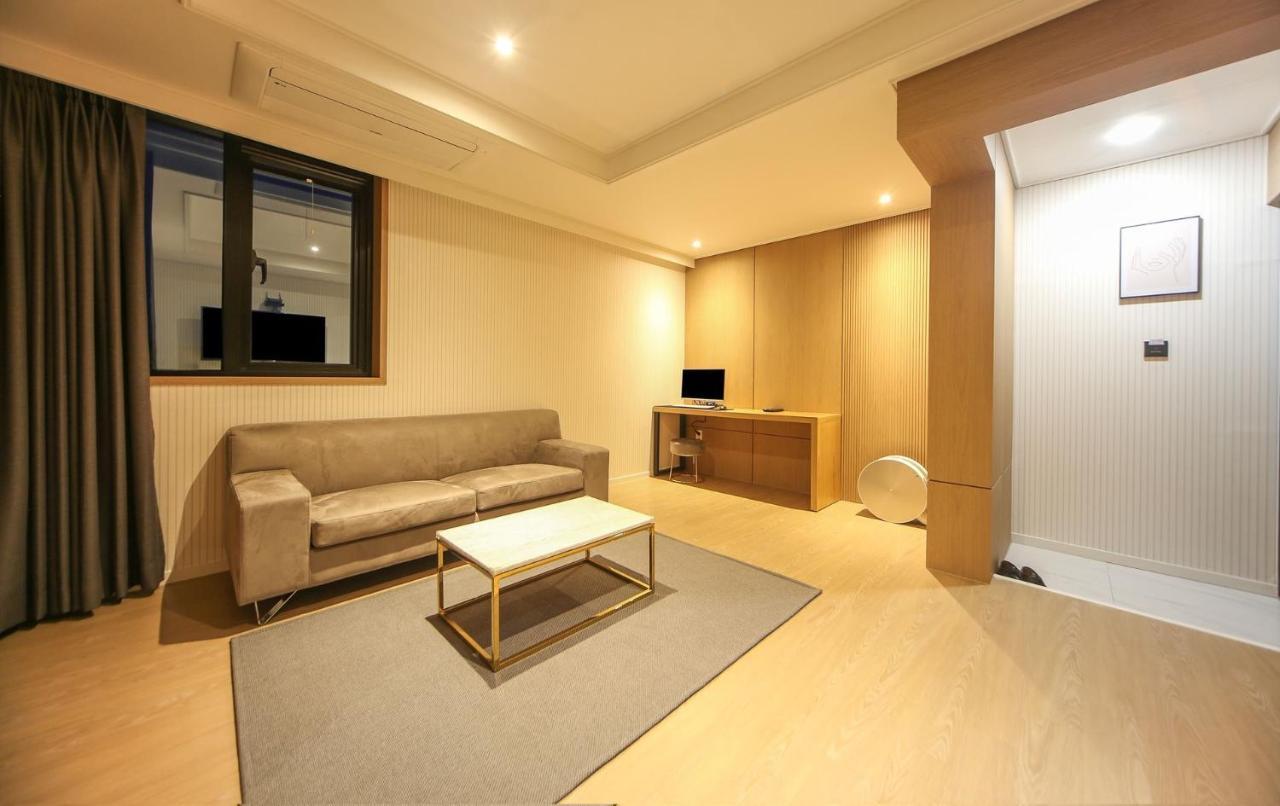 Hotel Lazy Heaven Changwon Exteriör bild