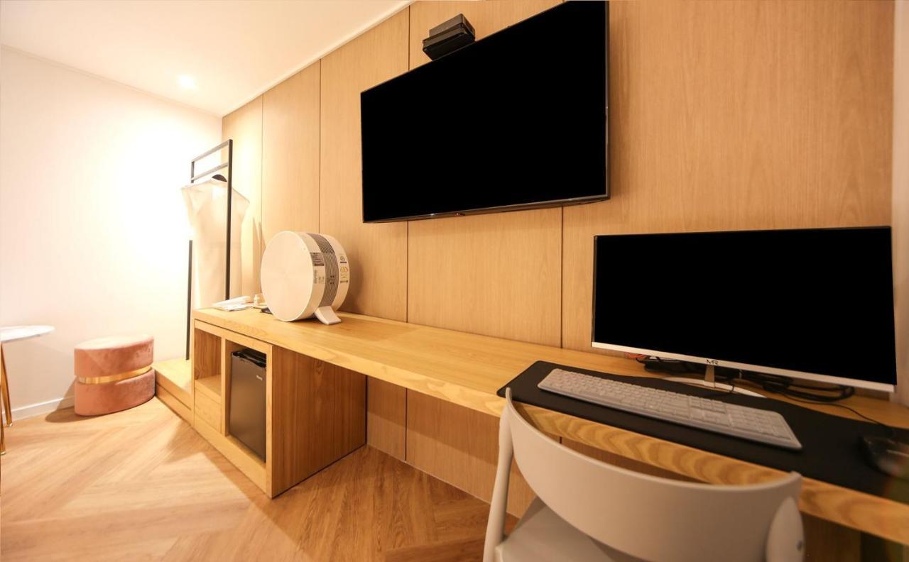 Hotel Lazy Heaven Changwon Exteriör bild