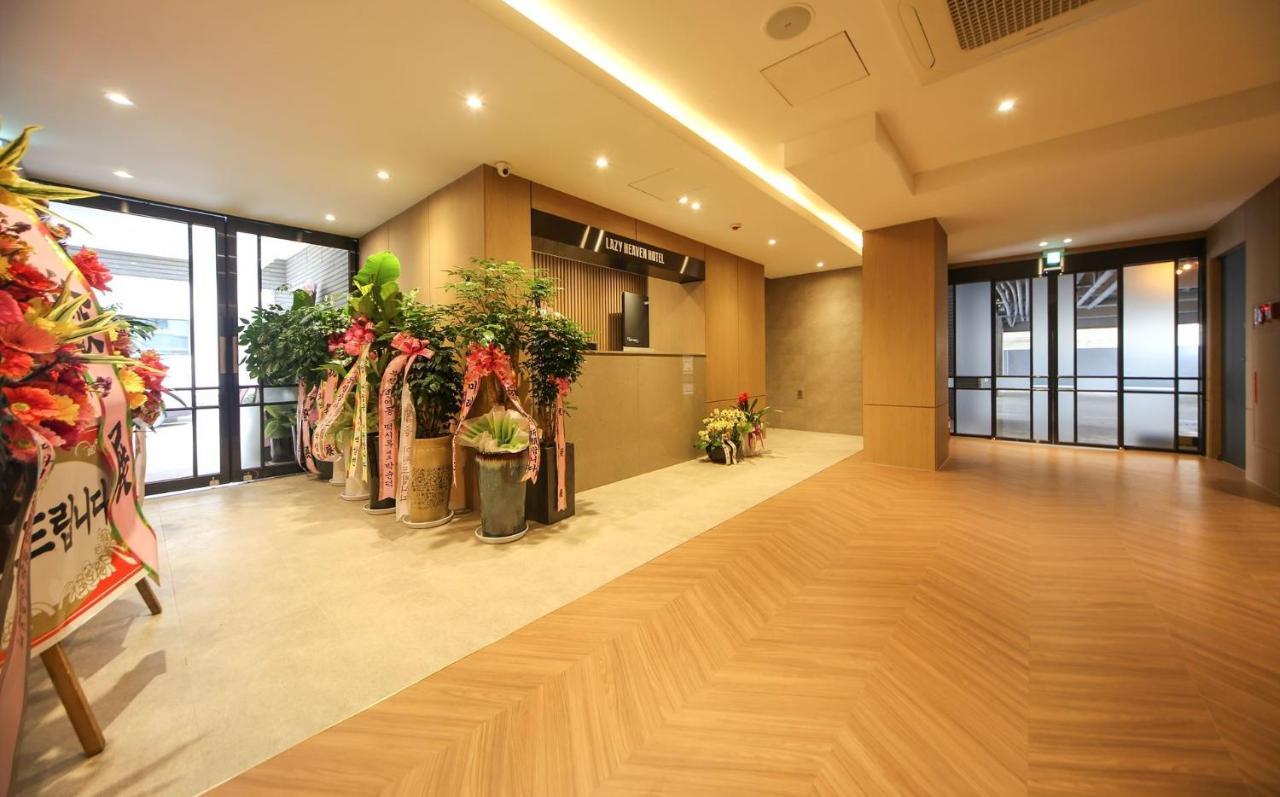 Hotel Lazy Heaven Changwon Exteriör bild